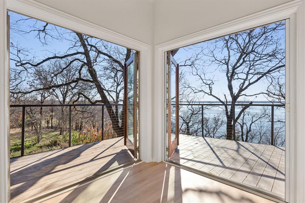 Emerald Sound At Lake Lewisvil - Residential