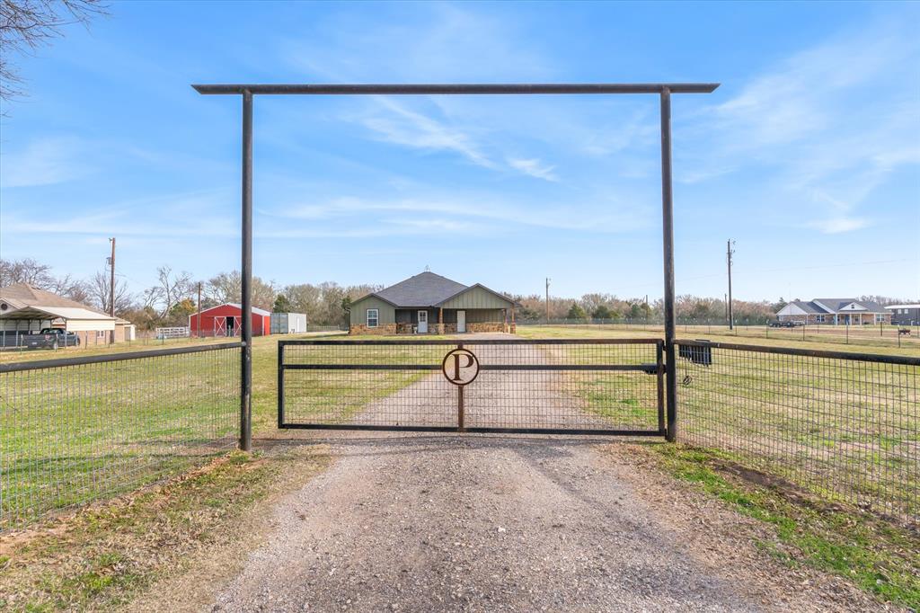 ACRES: 2.000 BLK: B LOT: 1 ADDN: KIMBROUGH ESTATES - Residential