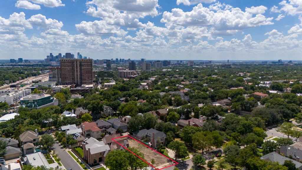 50 x 200 cleared lot in Highland Park. HPISD zoned to Armstrong Elementary. Close proximity to SMU, Katy Trail and Knox Henderson area with wonderful retail and restaurants. Design and custom build yourself or access the option to utilize fully developed plans and build immediately with Pearl Developments. Plans available for purchase separate to lot price.