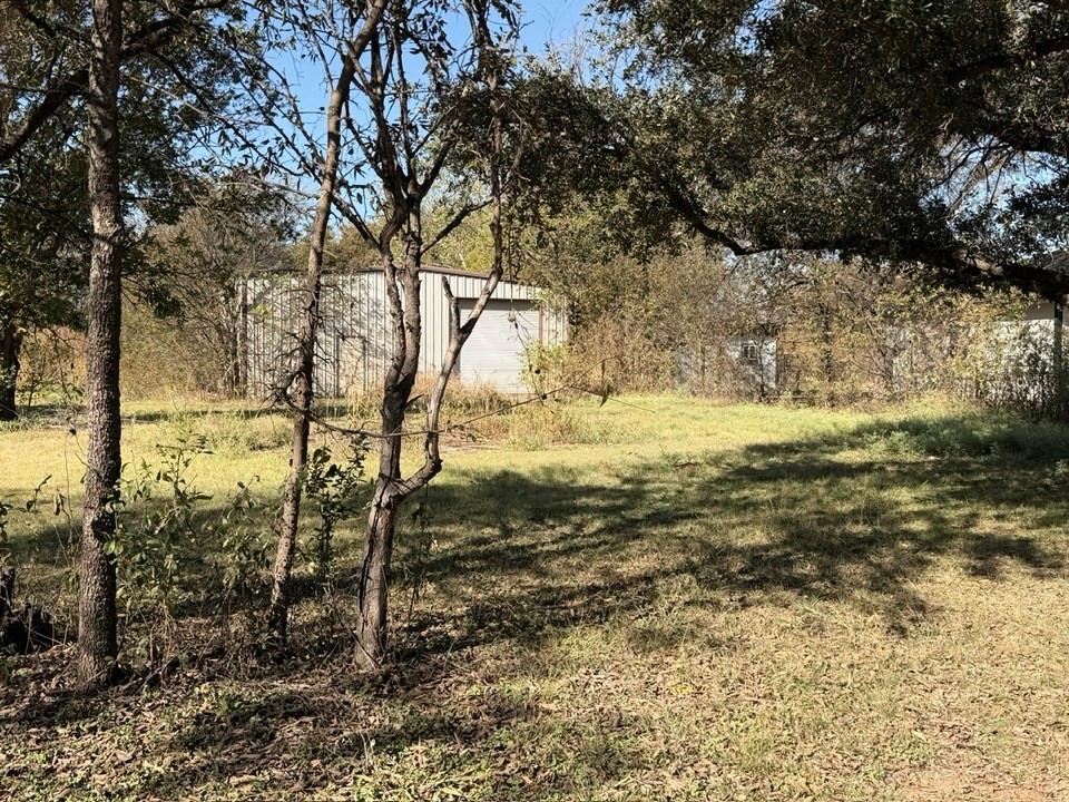 An incledible oppertunty to get 3 mobile homes and a work shop. Owner will only sell all 3 proteries together.  No tennants now, family memebers live here.