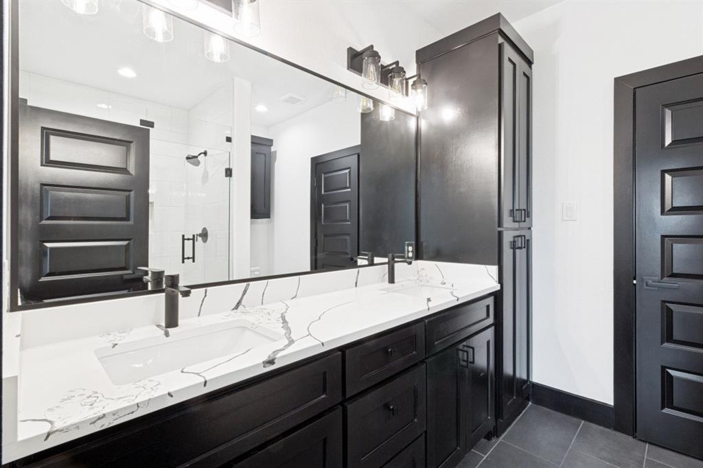 Lincoln Manor - Residential