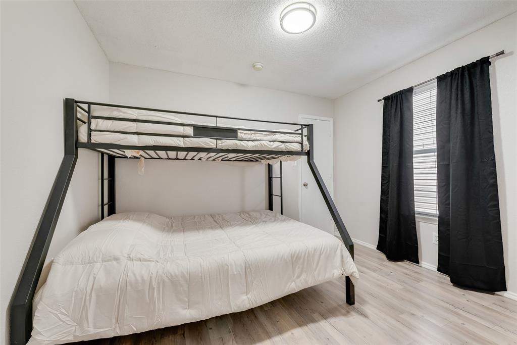 Los Encinos - Residential