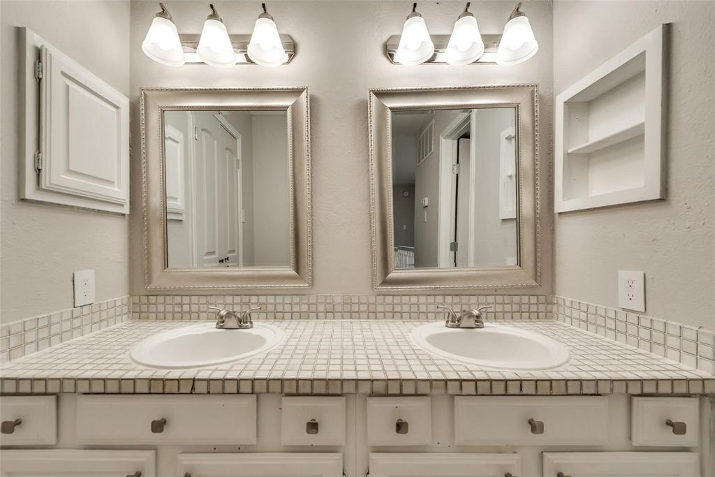 La Buena Vida - Residential Lease
