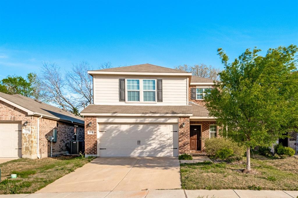 Welcome to this beautifully maintained, nearly new 4-bedroom, 3-bathroom home, built just 4 years ago and ideally located at the entrance of a quiet cul-de-sac in one of Van Alstyne’s growing communities.
This home offers a perfect blend of comfort and convenience, featuring a spacious layout with plenty of room for both everyday living and entertaining. The attractive exterior combines classic brick with modern siding, giving it great curb appeal from the moment you arrive.
Inside, you’ll find generous living spaces, well-sized bedrooms, and three full bathrooms—ideal for families, guests, or a home office setup.
Step outside and enjoy the added bonus of nature just steps away, with a peaceful creek at the end of the cul-de-sac—perfect for evening walks or relaxing weekends. A nearby park within walking distance adds even more outdoor enjoyment.
Location is a standout feature, with major conveniences just minutes away—including Buc-ee’s and H-E-B approximately one mile from your doorstep, making errands quick and easy.
If you’re looking for a newer home with space, convenience, and a touch of nature, this one checks all the boxes.