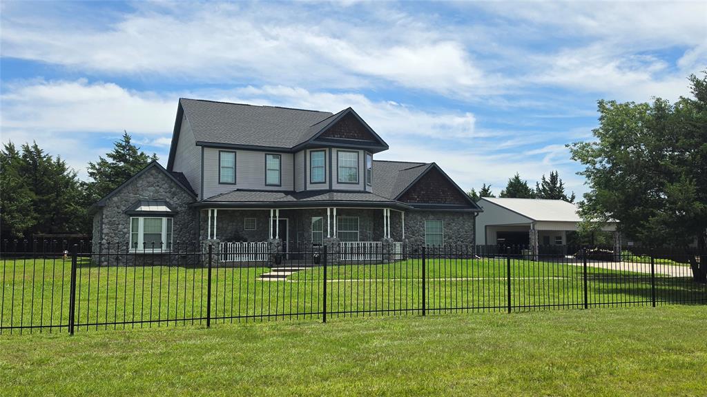 Brandon V Lake Living - Residential