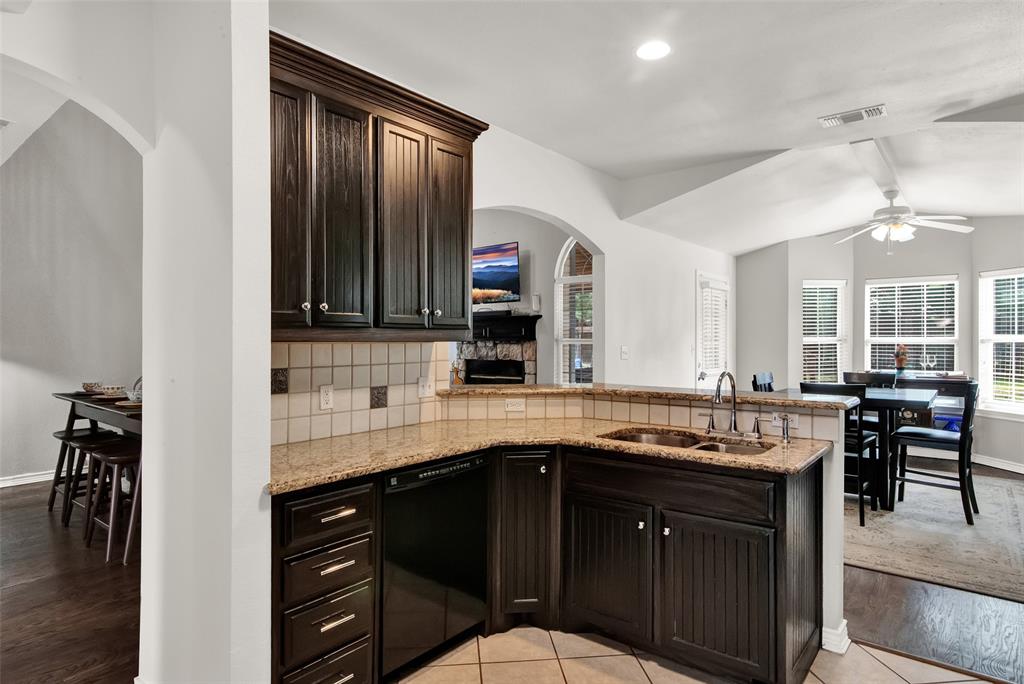 Brandon V Lake Living - Residential