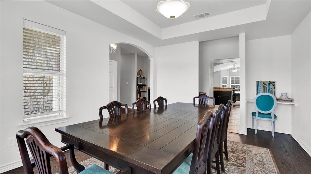 Brandon V Lake Living - Residential