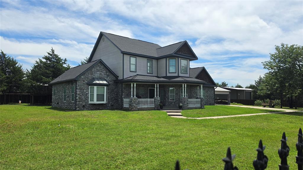Brandon V Lake Living - Residential