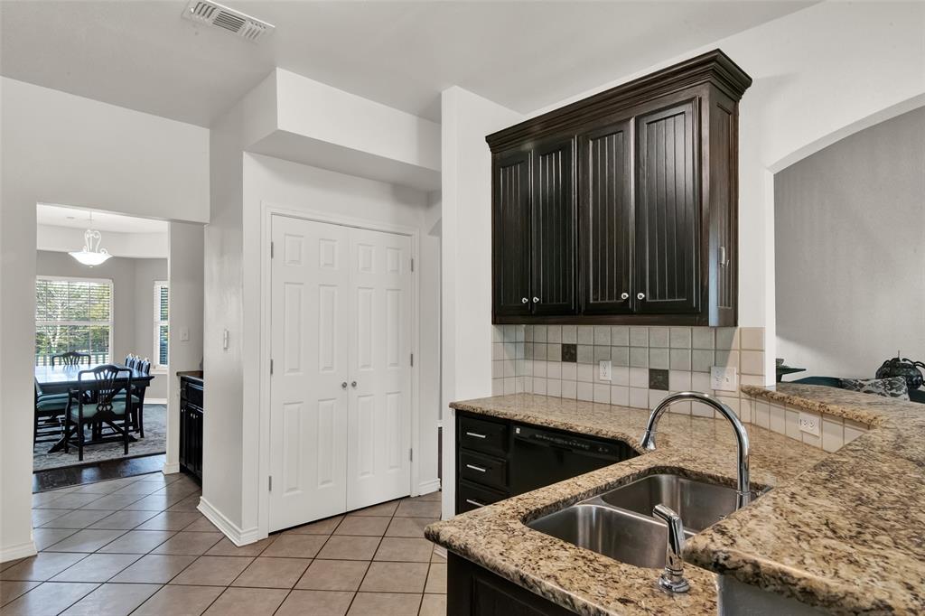 Brandon V Lake Living - Residential