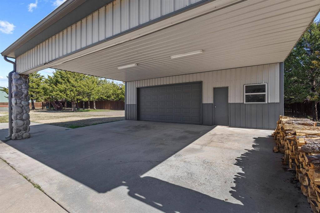 Brandon V Lake Living - Residential