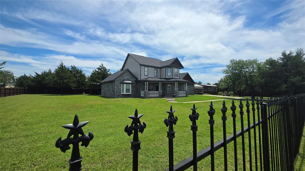 Brandon V Lake Living - Residential