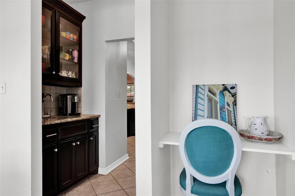 Brandon V Lake Living - Residential