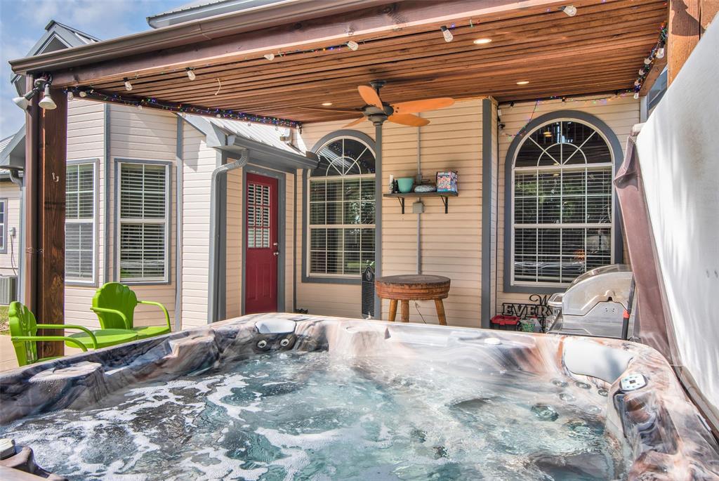 Brandon V Lake Living - Residential