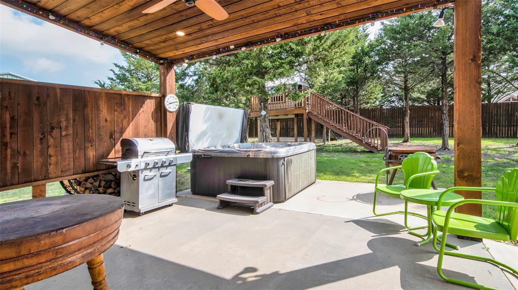 Brandon V Lake Living - Residential