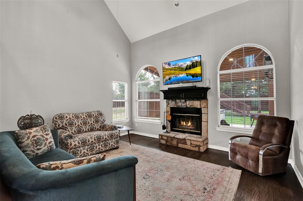 Brandon V Lake Living - Residential