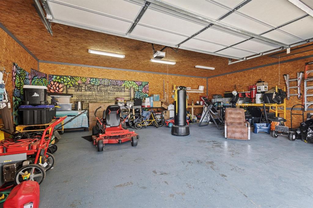 Brandon V Lake Living - Residential