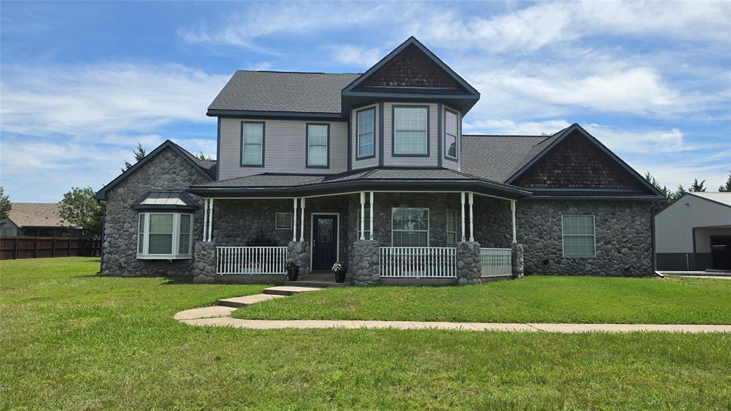 Brandon V Lake Living - Residential