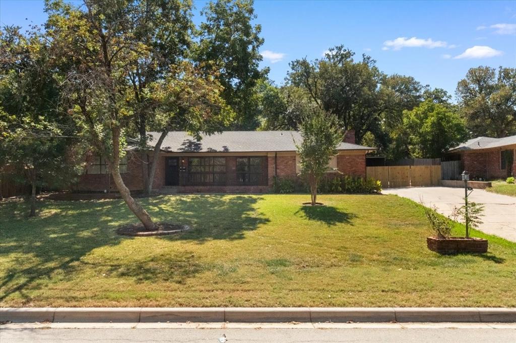 This is a qualifying assumable qualifying loan at 3.125 interest rate. If you have a buyer interested in a low equity qualifying loan, this is your house! Discover timeless style and modern updates in this beautifully refreshed Mid-Century Modern home nestled in the desirable Eastern Hills neighborhood. Situated on a huge, tree-filled lot, this property offers a peaceful retreat with plenty of space inside and out.
Step inside to find a freshly painted interior, new carpet, and a flexible floor plan designed to fit a variety of lifestyles. The home features spacious rooms, including a large walk-in utility room and a chef-friendly kitchen with new granite countertops, a generous kitchen island, and updated lighting and ceiling fans throughout.
Enjoy the serene outdoors in the terraced backyard, perfect for relaxing or entertaining. This move-in ready home offers both charm and functionality in a prime location.
Don’t miss your chance to own this updated classic in one of the most beautiful areas of town! See private remarks.