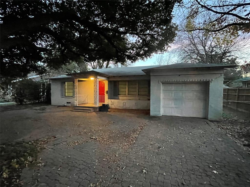 FRESHLY PAINTED AND UPDATED!! A SUPER CUTE 3 BED, 2 BATH HOME IN RICHARDSON HEIGHTS AREA, UPDATED KITCHEN, NEW WOOD FLOORS, CENTRAL HEAT AND AIR, LARGE FENCED YARD, 1 CAR ATTACHED GARAGE WITH OPENER, CIRCULAR DRIVE IN FRONT, RICHARDSON SCHOOLS! READY FOR MOVE-IN!! PETS OKAY ON A CASE BY CASE BASIS. 1-YEAR LEASE