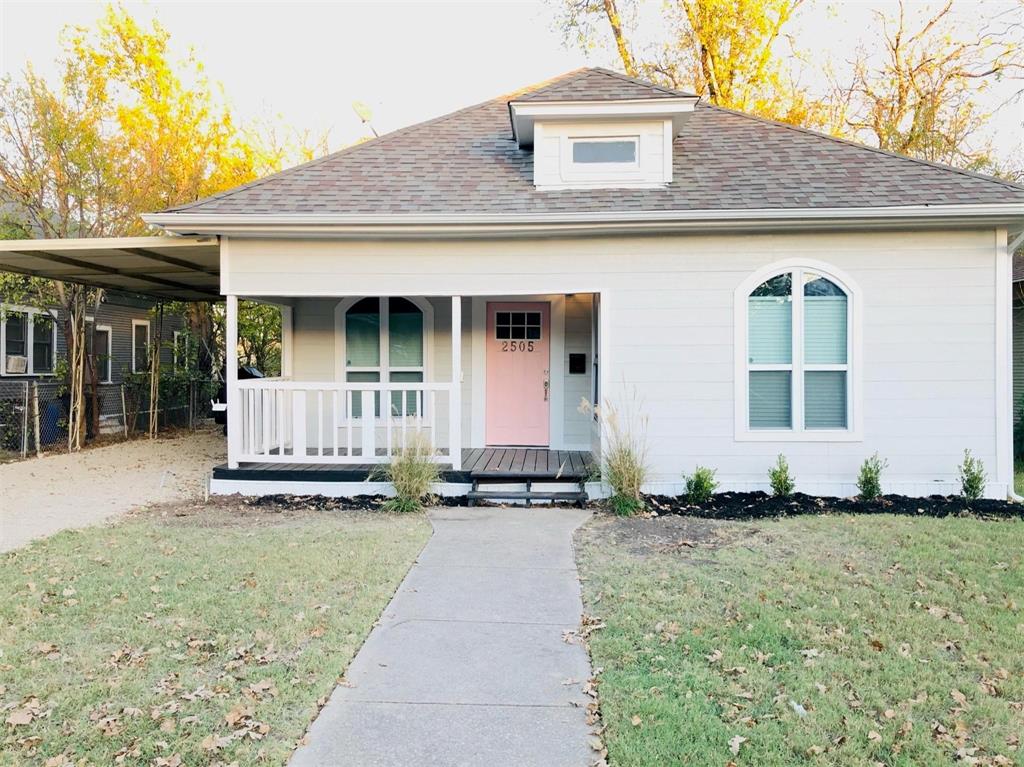Up to 3% Lender credit for Qualified Buyer. Welcome to your next great opportunity. This 3 bedroom, 2.5 bathroom home is brimming with character and awaiting your personal touch. Enjoy a fully updated kitchen with 42 inch cabinets, granite counters, and all appliances. Walk-in pantry conveniently located beside the kitchen. This home also features a laundry room with a washer and dryer. Conveniently located near the Medical Center, Magnolia Avenue, TCU, and downtown Fort Worth. Trendy fixtures and energy efficient windows throughout. Original bookshelves beautifully define the space and give this home character and modern convenience. This home offers an updated electric HVAC system, electrical and plumbing systems. The upstairs oasis boasts an en-suite
bathroom featuring a double vanity, freestanding tub, and a shower. This property offers a functional footprint and is just waiting for a modern refresh to truly shine. Outside, enjoy a sizeable backyard- ideal for a future outside retreat. With a little tlc, you can unlock incredible equity and create the home of your dreams schedule your private showing today.