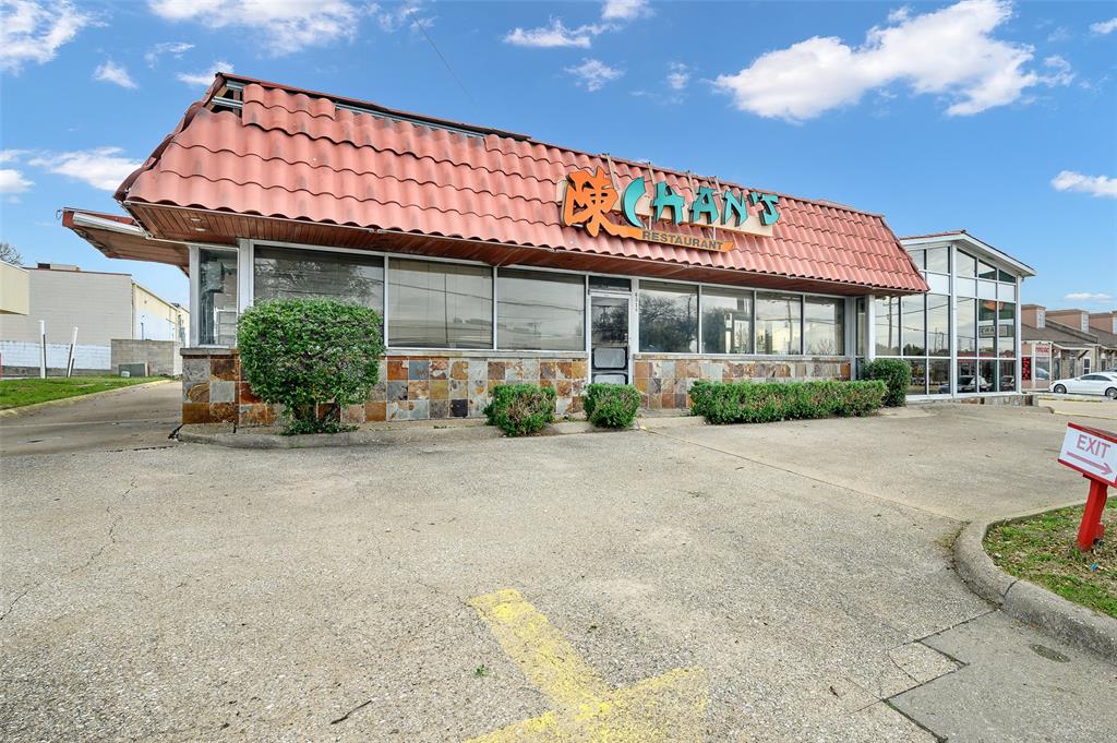 Pecan Oaks Shopping Center - Commercial Sale