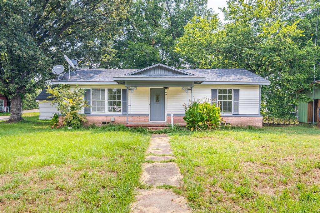 SPECIAL INCENTIVE: GET A $2,000 CREDIT TOWARDS CLOSING COSTS OR AN INTEREST RATE BUY-DOWN! Updated 3-Bed in Peaceful Quinlan! Enjoy new energy-efficient windows, luxury vinyl flooring, quartz countertops, modern lighting, and brand-new appliances. Detached garage plus a huge shaded backyard—perfect for relaxing or outdoor fun. Move-in ready and close to local amenities—come see it to believe it!