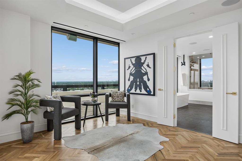 Centrum Condo - Residential