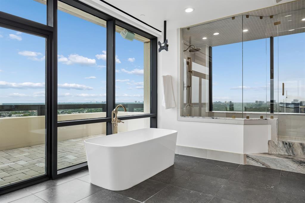 Centrum Condo - Residential