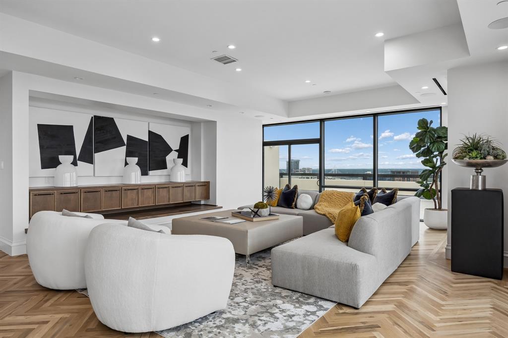 Centrum Condo - Residential
