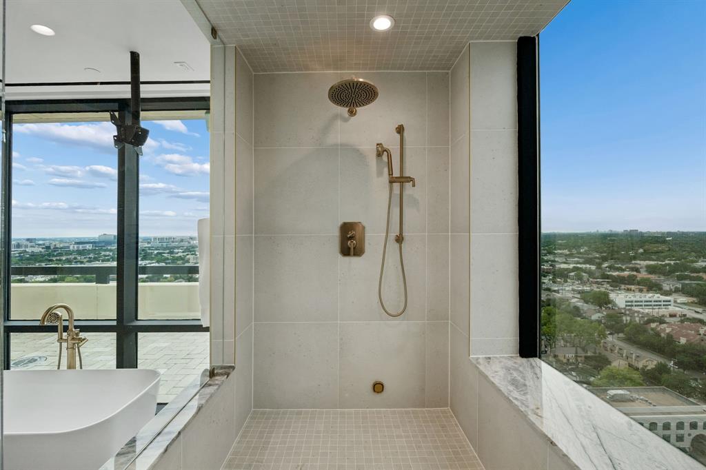 Centrum Condo - Residential