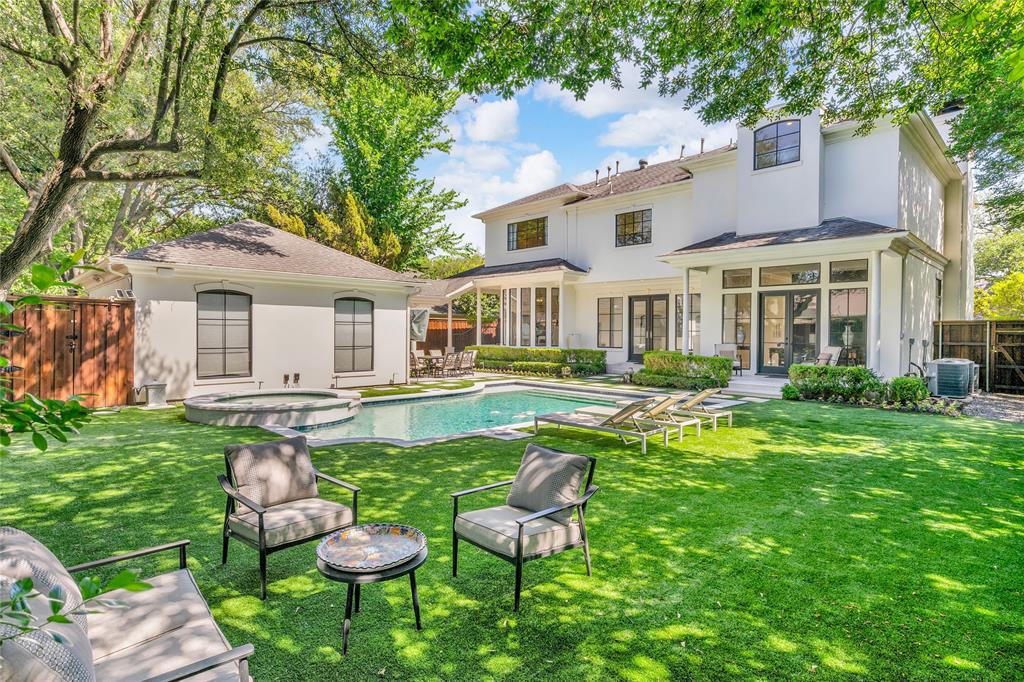 Versailles Pkwy Sacher - Residential