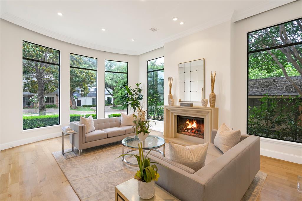 Versailles Pkwy Sacher - Residential