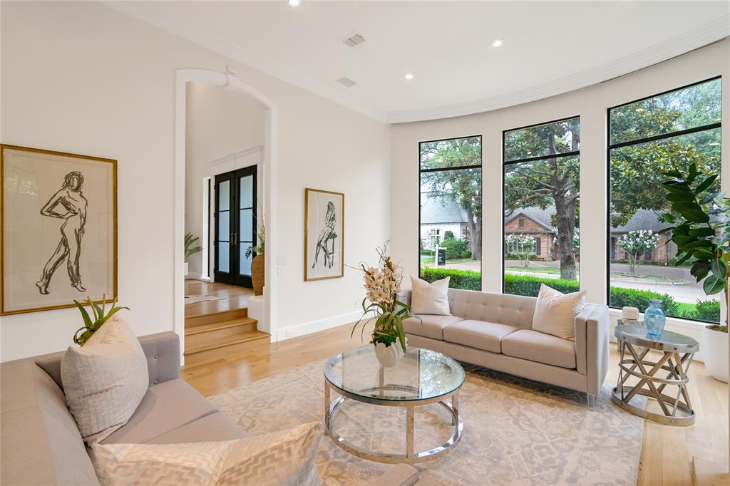 Versailles Pkwy Sacher - Residential