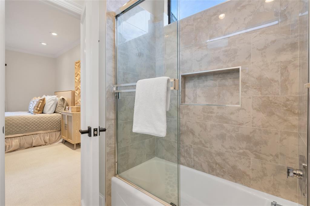 Versailles Pkwy Sacher - Residential