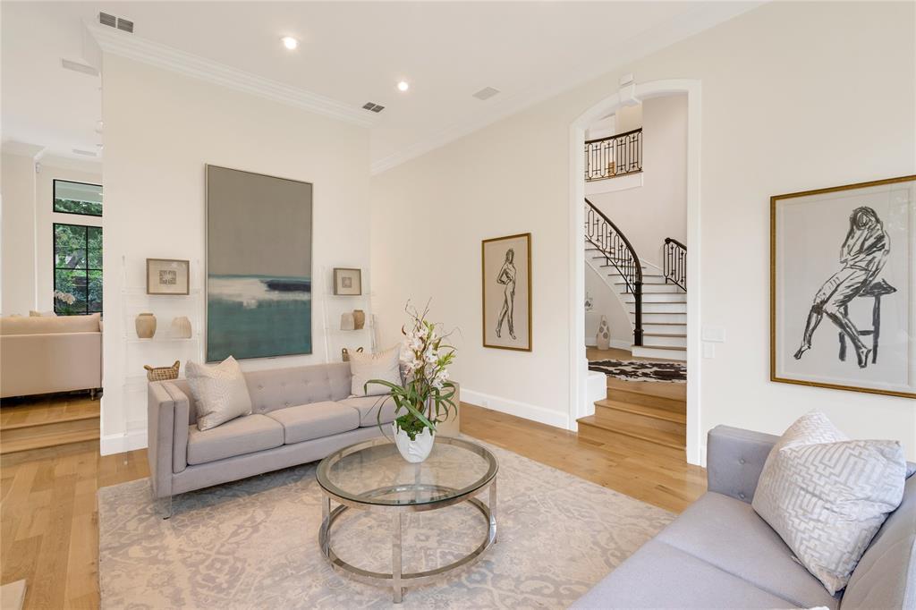 Versailles Pkwy Sacher - Residential