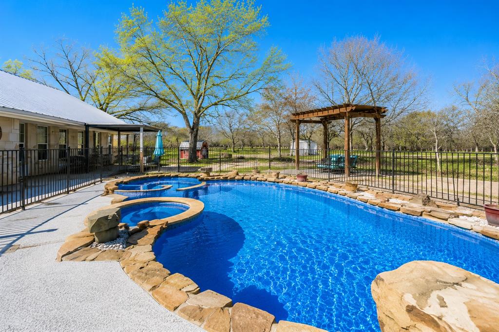 Garza F - Residential