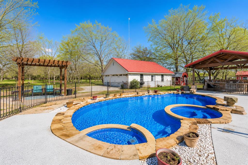 Garza F - Residential