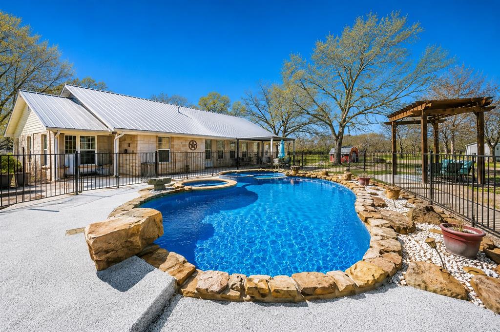 Garza F - Residential