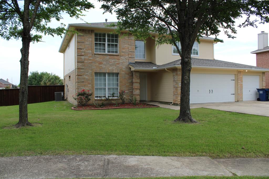 Fresh on the market. beautifully redone, a few faucets still to be installed. 
Luxurious 4 bedrooms, 3 full baths, oversized 3 car garage with entry to utility room-kitchen area & separate entrance to big backyard.
Spacious kitchen, lots of cabinet space, island.Pantry adjoins utility room with even more shelf space. 
Kitchen & breakfast room are measured separately but it is all one nice open area, 
Front bedroom downstairs could be office, study, or craft room. 
Guest bath is downstairs with 1 bedroom plus kitchen, living, & dining area.
Master bedroom & bath, den, & 2 spacious secondary bedrooms upstairs. 
Cul-de-sac lot, so no thru traffic.
Wood fence, sizable patio.
Shows like a new house.
Seller will pay up to 13,000 in concessions.
Combo lockbox, please call for courtesy appointment and code.