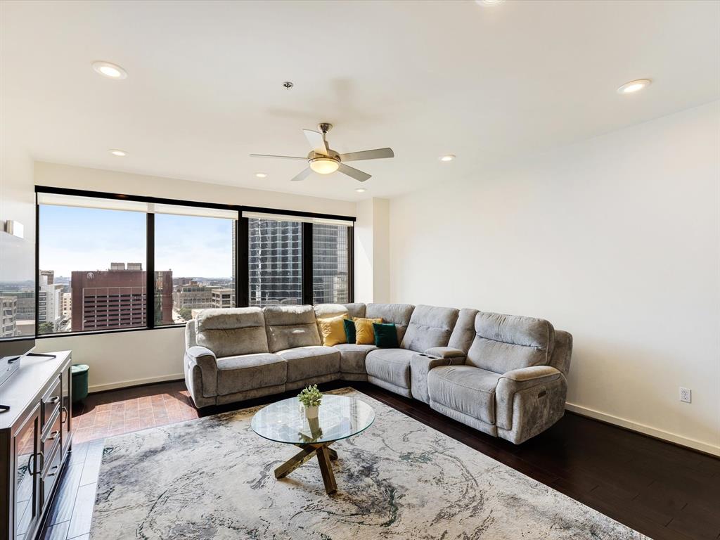 Metropolitan 1200 Main Street - Residential