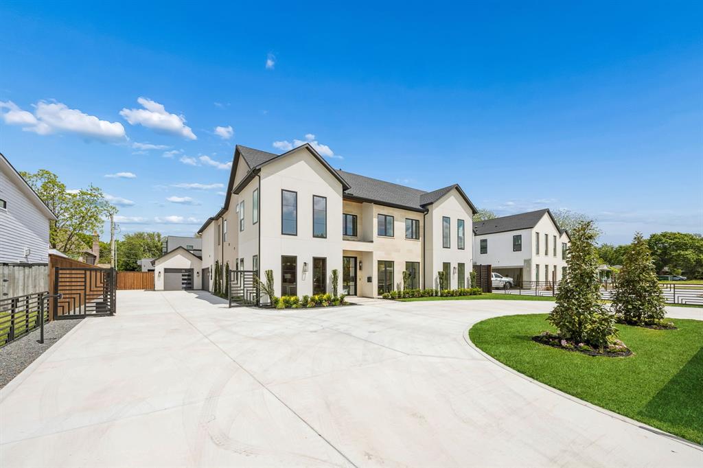 Royal Crest - Residential