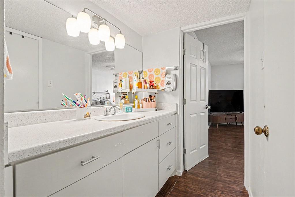 Tealwood On-The-Creek Condo - Residential
