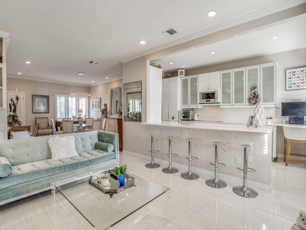 Royal Lane Condos 5800 - Residential