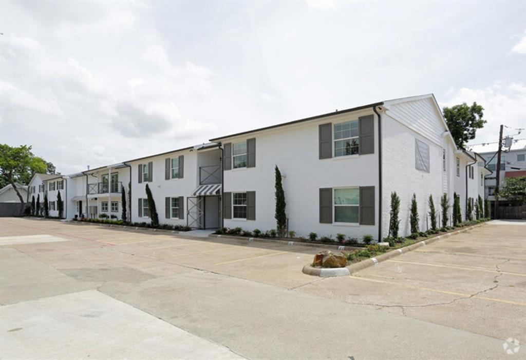 Welcome home to Boxtree! This beautifully renovated apartment is conveniently located with easy access to both the Medical District and downtown! Upgraded finishes abound with a new appliance package, granite counters, updated light fixtures and more! This gated community is the perfect place to call home!