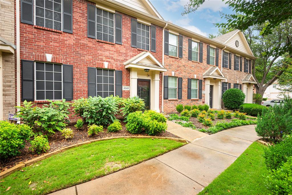 Pasquinellis Village On The Green - Residential