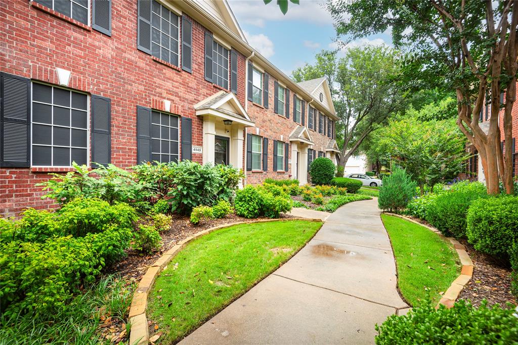 Motivated seller. Priced to sell. LOCATION LOCATION LOCATION! Close to shopping, restaurants, grocery stores, APEX center and easy access to 121 and 75!! Adorable unit in the heart of Mckinney.  First floor has kitchen and living space. The second story has 3 full bedrooms, 2 bathrooms and laundry room. Fabulous community with a pool.