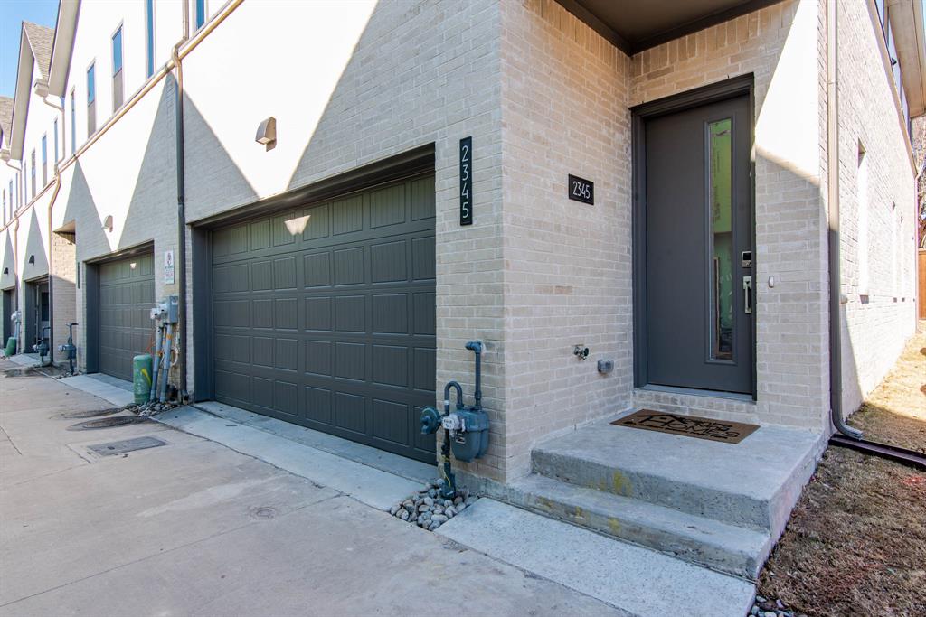 This 3-bed, 2.5 bath corner unit townhome is perfect for the person looking to enjoy the North Oak Cliff lifestyle. The home features a large, open living area with a well-appointed kitchen (gas cooktop, electric oven, microwave, & dishwasher) & direct access to a private patio featuring artificial grass for easy care. Upstairs you will find the second living area surrounded by the bedrooms, each with a custom Elfa Closet Systems, and the utility closet, with full-size washer & dryer. The home is centrally located a short distance to retail stores, fitness providers, banking centers, and restaurants; also close to Stevens Park Golf Course and the Bishop Arts District. 18-24 month lease term preferred. Refrigerator and washer-dryer are included.