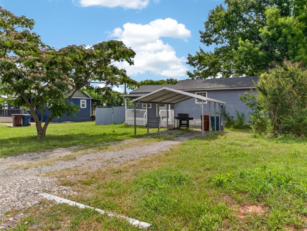 GREAT INVESTMENT PROPERTY!!  
This 767 sq. ft. fixer upper in Van Alstyne has potential to be a great starter home, lease property or a great flip opportunity. Sits on a small quiet street on over .25 acre lot.  If you have the knowledge and skill set to do the work and are looking for your next investment project. This just may be the perfect fit for you. 
With the easy access to Hwy 75. It's just a short drive to McKinney or Sherman for all your shopping needs, but the peace and quiet of the smaller town. 
Come take a look at this home, it has great potential!!