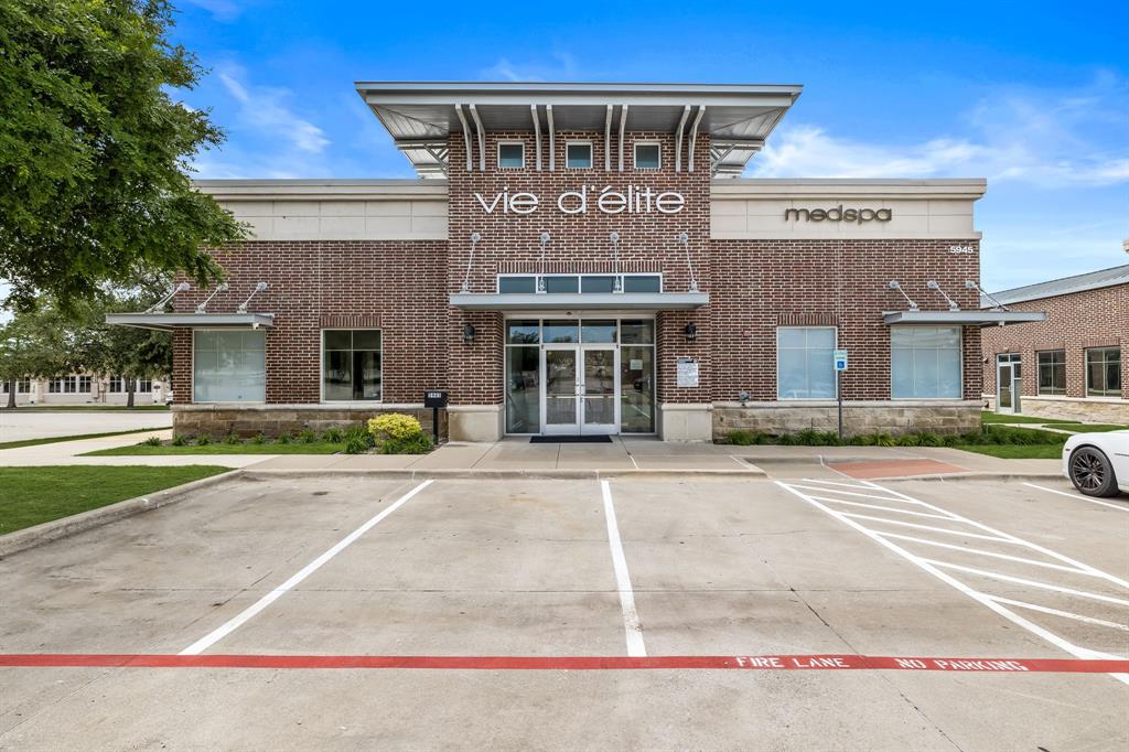 Discover an exceptional opportunity in the heart of Plano with this prime commercial retail space. Located directly on the Dallas North Tollway, this freestanding building is ideal for medical offices, including cosmetic dental, high-end beauty salons, chiropractic, weight loss, sunless tanning, and plastic surgery clinics. Approximately 3,000 of the 5,040 sqft is available for immediate sale. Situated at the SWQ of Dallas North Tollway and Windhaven in Communications Park, this location offers unparalleled visibility and accessibility in one of Plano’s most exclusive zip codes with a high median household income. Just one mile from Texas Health Presbyterian Hospital of Plano, it’s an ideal spot for medical-related businesses. The property is also connected to an upscale medspa, adding synergy for complementary services. The building benefits from significant drive-by traffic due to its strategic position on a major freeway, ensuring maximum exposure.
