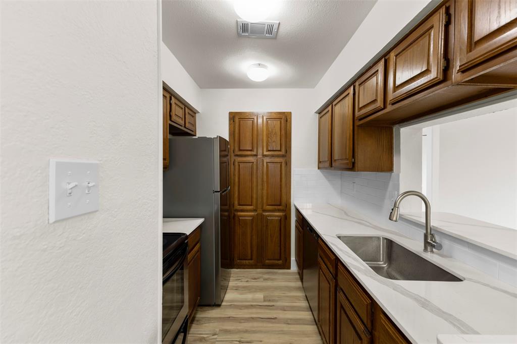 Cloisters Condo The - Residential